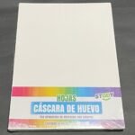 CASCARA DE HUEVOS EN HOJAS.