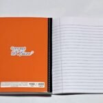 CUADERNO ENGRAPADO DE 100 HOJAS CON LINEAS.